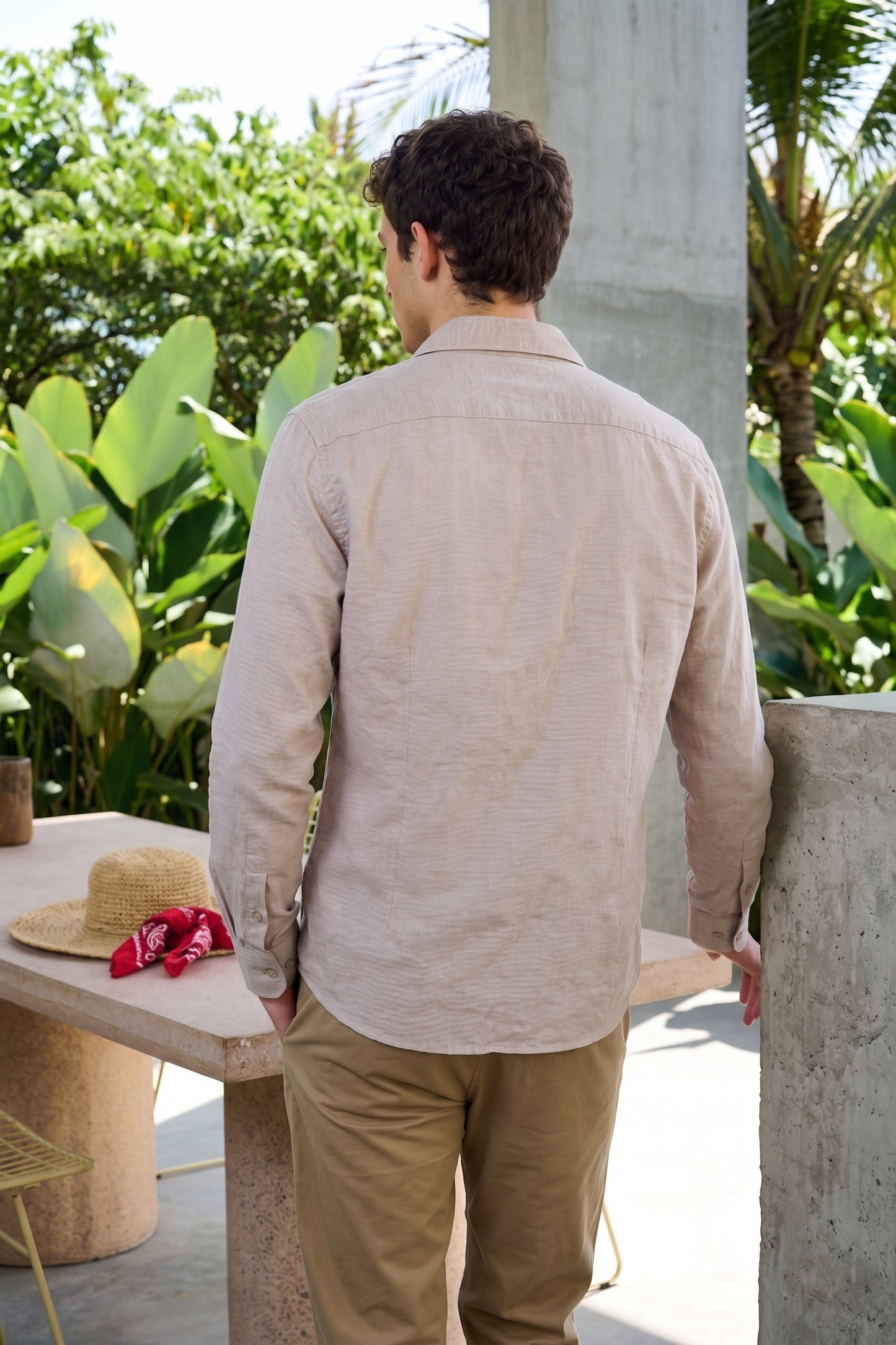 Light mauve Linen Button-Up Shirt with Chest Pocket – Lightweight Casual Men’s Shirt